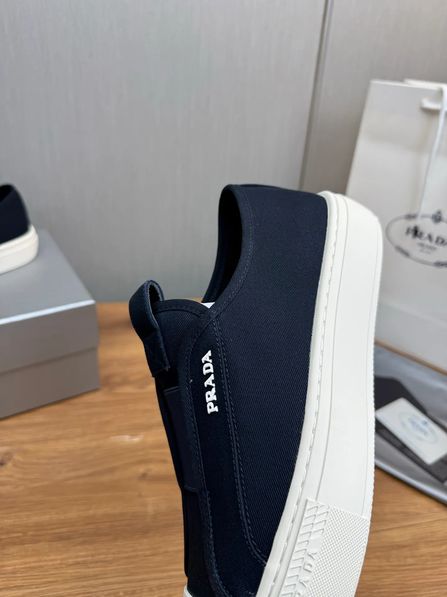 Men's shoes 560💰 [PRADA] Popular canvas shoes in the men's shoe counter, synchronized with the official website, 1 high-quality shipment ✔️Original canvas + cowhide lining, 1🆚1 replica, original sole, 38-45 (45 customized, non-refundable)